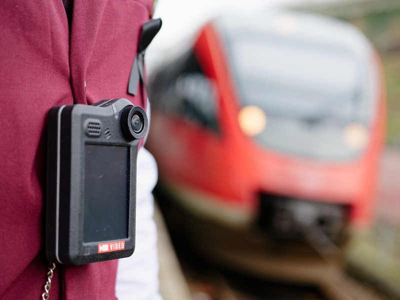 Bei der Verkehrsministerkonferenz in Lindau am Bodensee steht das Thema Sicherheit für Bahnbeschäftigte auf der Agenda. (Symbolbild) - Foto: Uwe Anspach/dpa