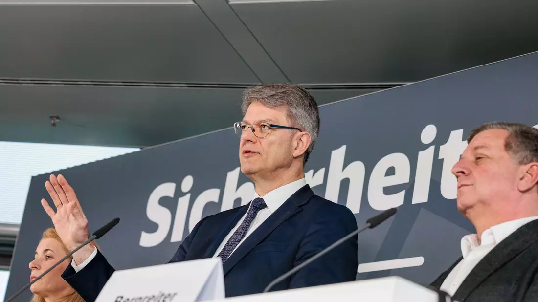 Bei einem Sicherheitsgipfel kurz nach der Tat wurden erste Sicherheitsmaßnahmen vereinbart. (Archivbild) - Bild: Carsten Koall/dpa