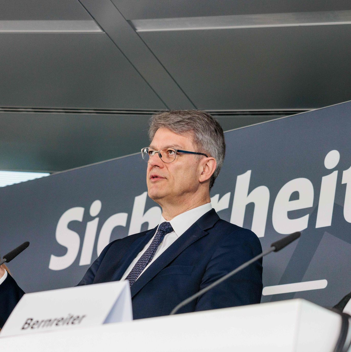 Bei einem Sicherheitsgipfel kurz nach der Tat wurden erste Sicherheitsmaßnahmen vereinbart. (Archivbild) - Foto: Carsten Koall/dpa