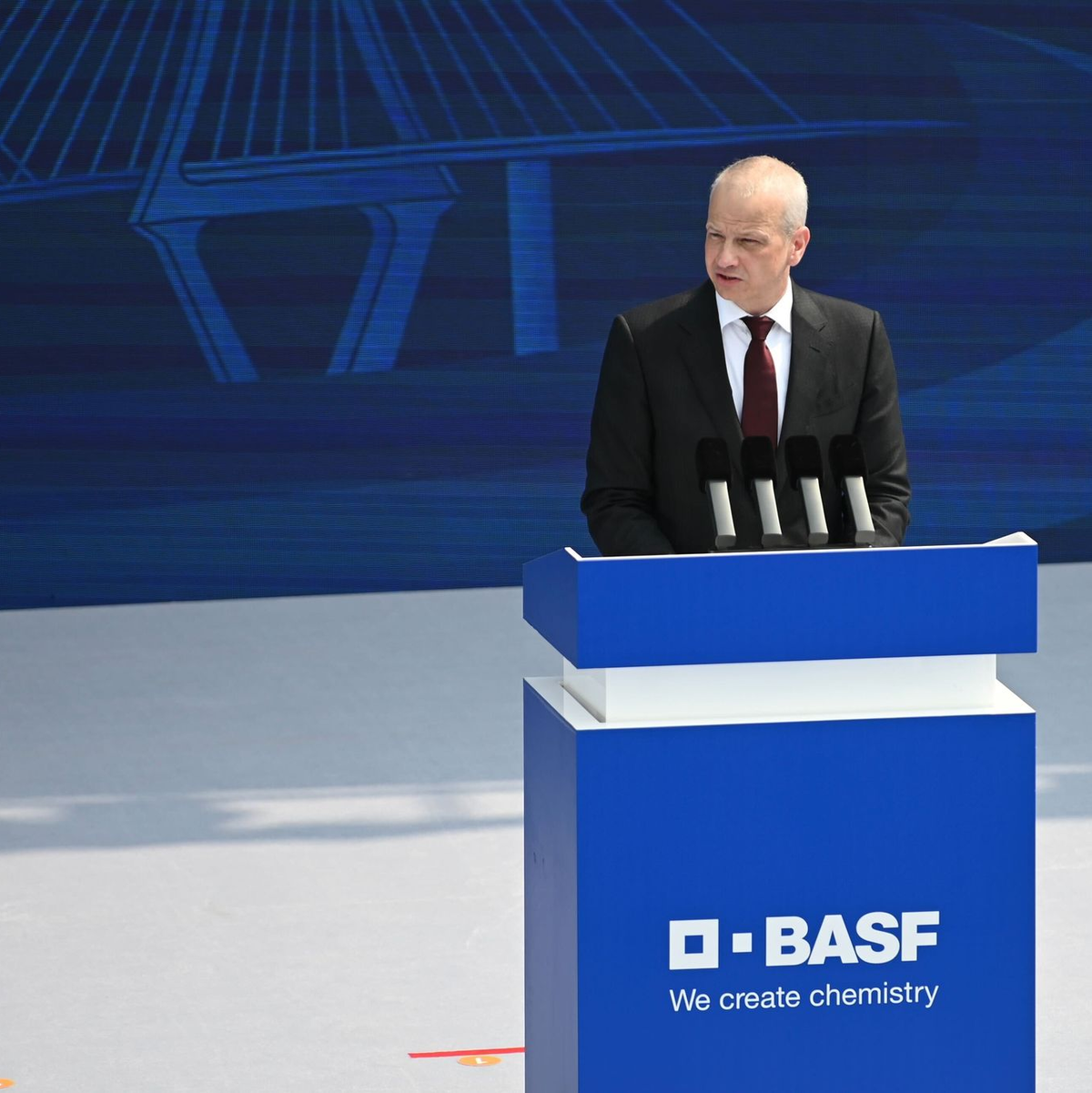 CEO Kamieth sprach von einem eingelösten Versprechen.  - Foto: Johannes Neudecker/dpa