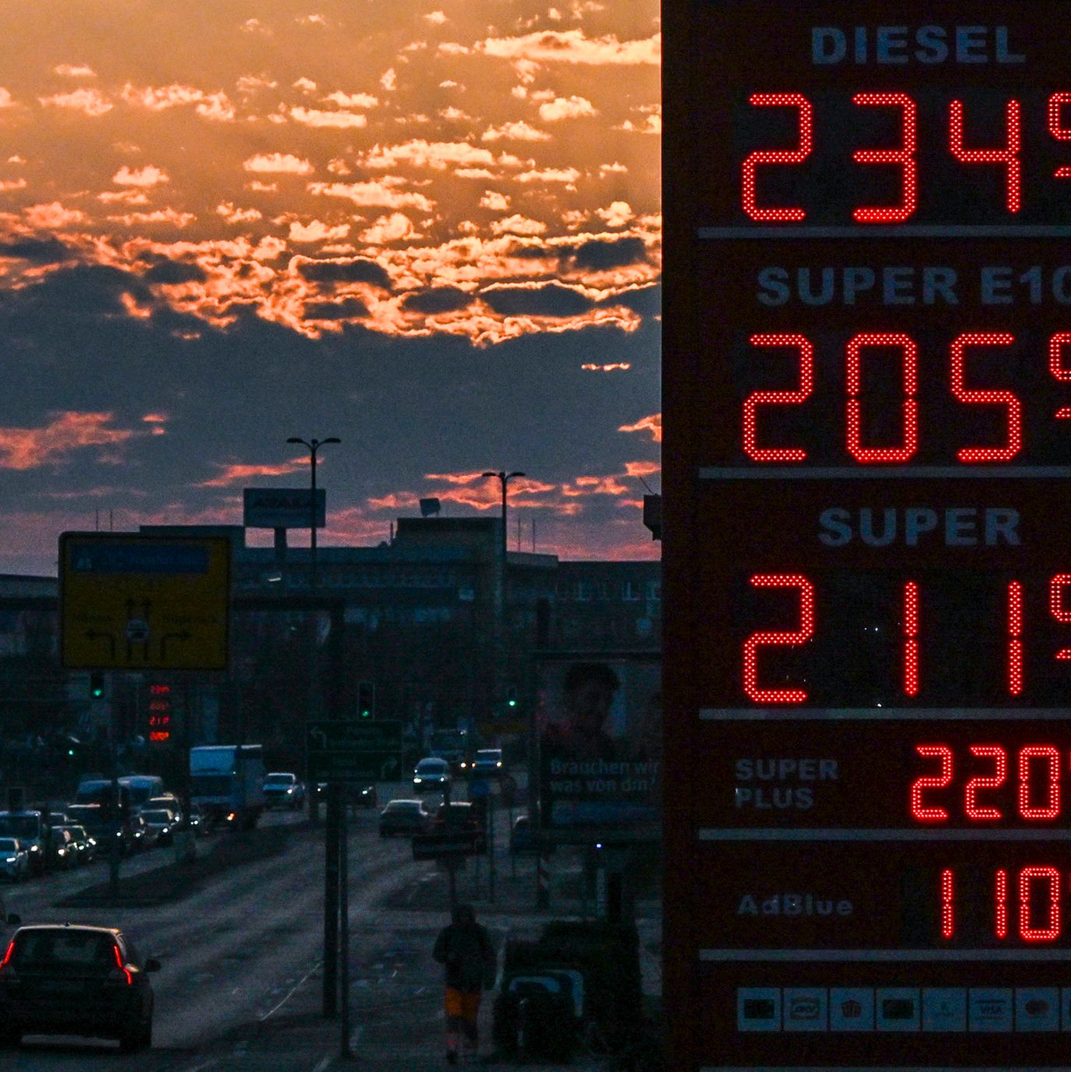 Seit dem Iran-Krieg sind die Spritpreise gestiegen. - Foto: Jens Kalaene/dpa