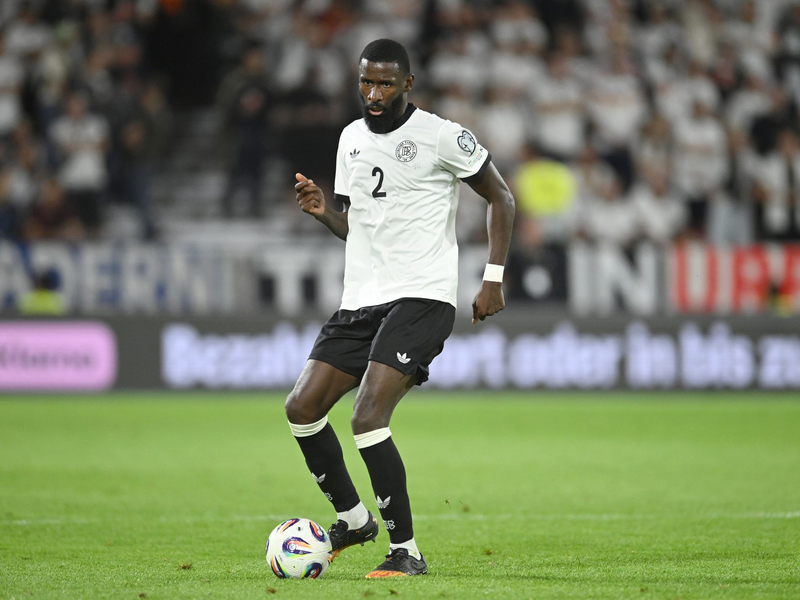 Jahrelang gesetzt als Abwehrchef, jetzt nicht mehr: Antonio Rüdiger. (Archivbild)  - Foto: Marius Becker/dpa