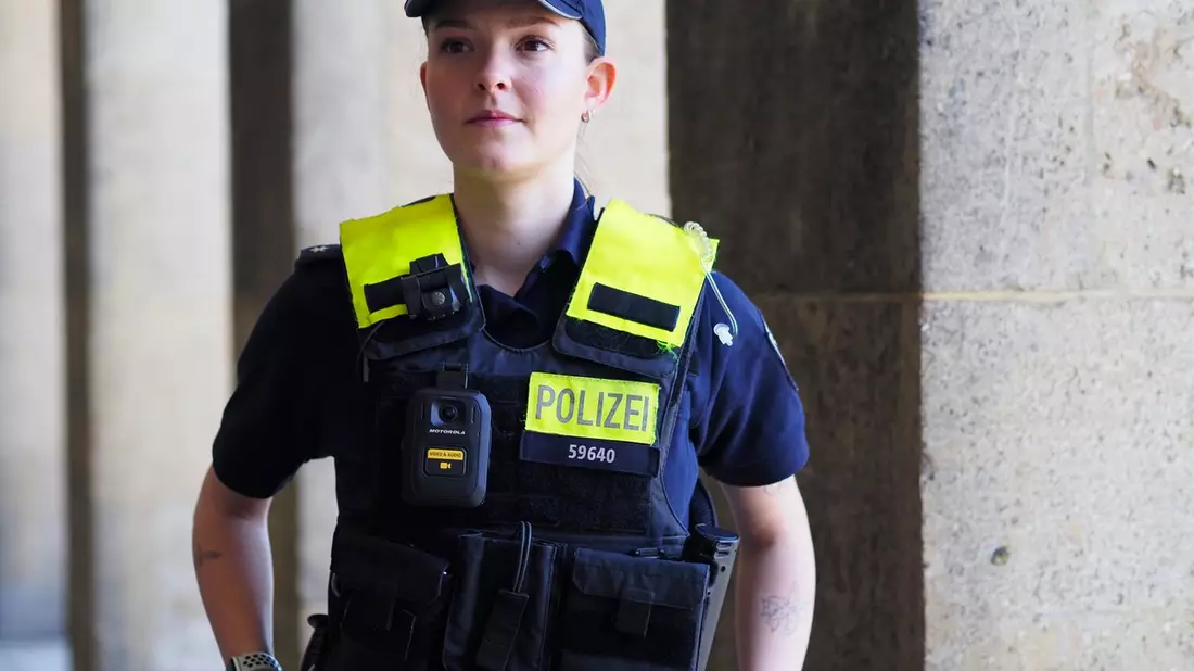 Motorola Solutions Bodycams unterstützen Berlins Engagement für mehr Sicherheit / 3.000 Bodycams sorgen für mehr Transparenz, Schutz und Sicherheit im Einsatz - Bild: presseportal.de