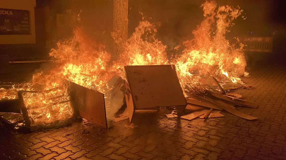 FW Speyer: Müllbrand Armensünderweg - Bild: presseportal.de