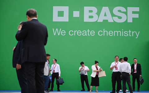 BASF mit Hauptsitz in Ludwigshafen ist der weltgrößte Chemiekonzern.  - Foto: Johannes Neudecker/dpa