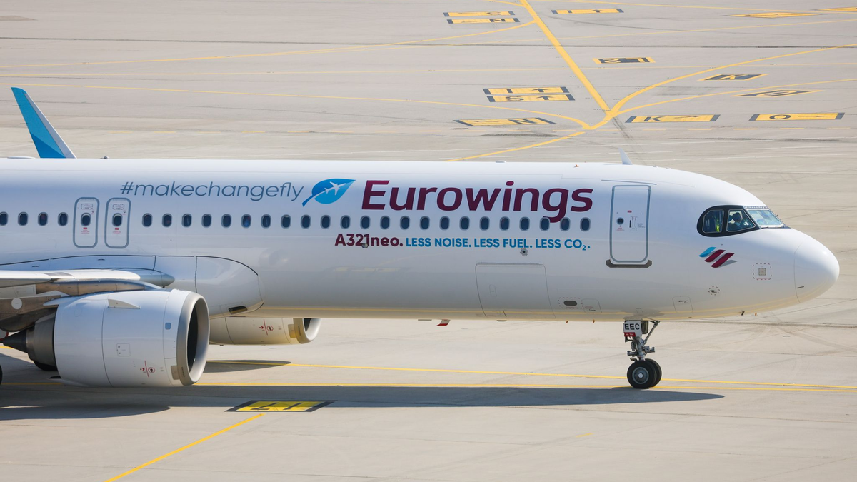 Wegen der hohen Nachfrage fliegt Eurowings zusätzliche Verbindungen nach Westeuropa. (Archivbild) - Foto: Christoph Schmidt/dpa