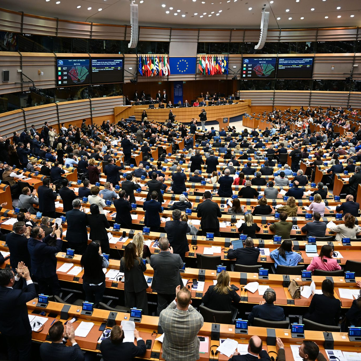 Die Abgeordneten des EU-Parlaments stimmten über ihre Position zur Verschärfung der europäischen Asylpolitik ab. - Foto: Katharina Kausche/dpa