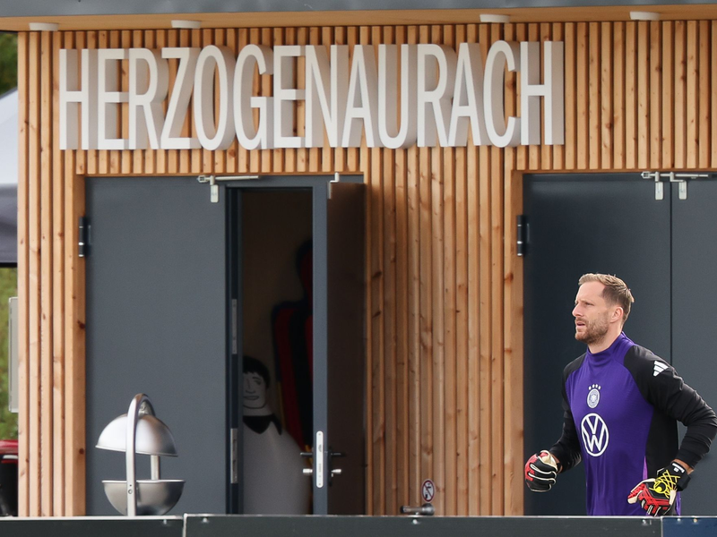Oliver Baumann ist auf dem Weg zum Trainingsplatz in Herzogenaurach. (Archivbild)  - Foto: Christian Charisius/dpa