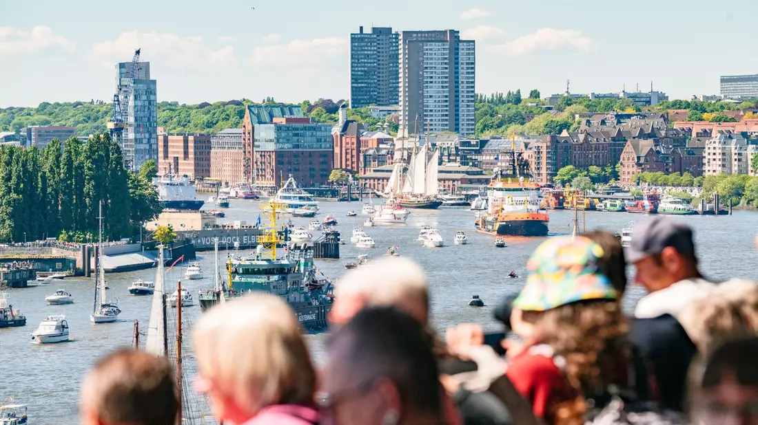Spektakuläre Schiffsvielfalt beim 837. Hafengeburtstag Hamburg - Bild: presseportal.de