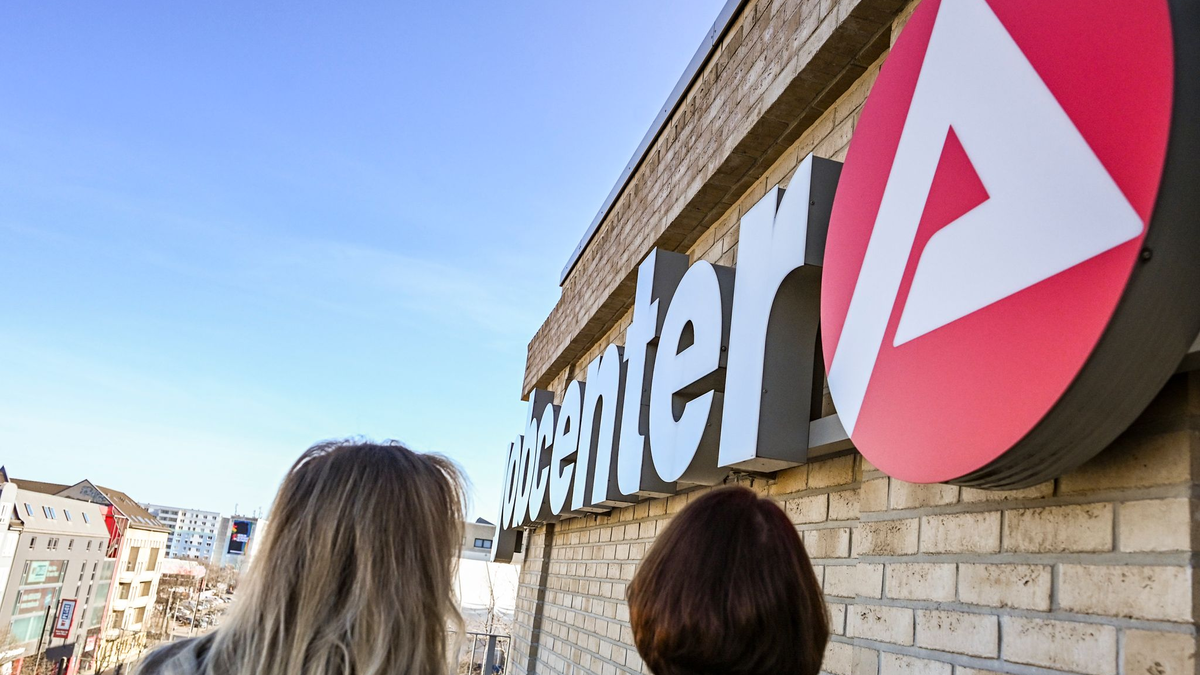 Das Arbeitskräfteangebot in Deutschland wird bis 2045 nur leicht sinken, sagt eine neue Hochrechnung von Experten. (Symbolbild) - Foto: Jens Kalaene/dpa