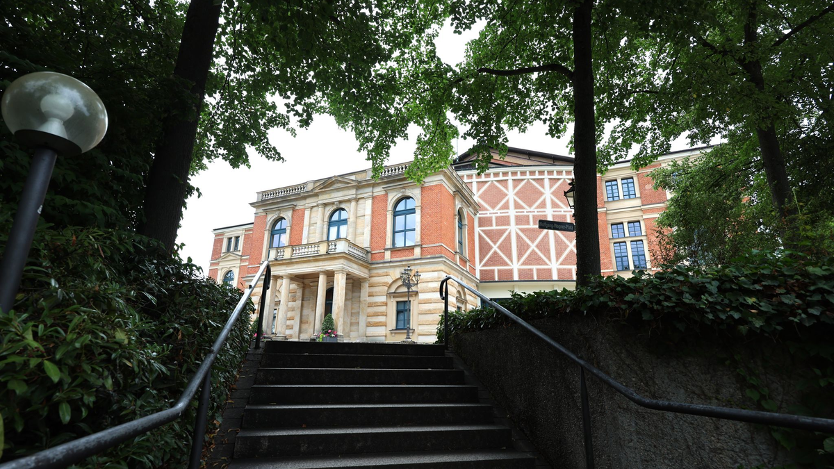 Das weltberühmte Festspielhaus in Bayreuth wird in diesem Jahr nachgebaut für ein Kinder- und Jugendprogramm. (Archivbild) - Foto: Karl-Josef Hildenbrand/dpa
