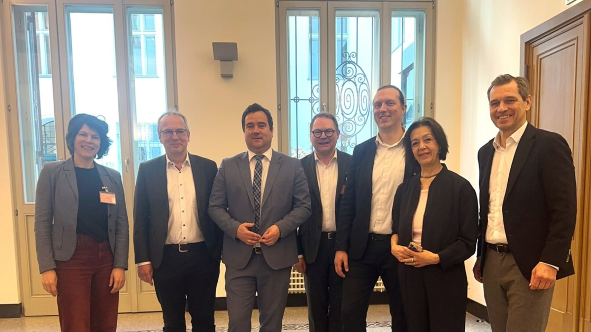 Ohne Innovations-Turbo kein Bau-Turbo / Neues Bauen - 80 Sekunden und dena bringen Innovationen für schnelleres Bauen und Sanieren auf die Baustelle - Foto: presseportal.de