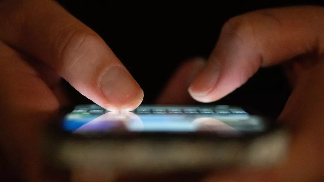 Am 3. April laufen die aktuellen Regeln zur «Chatkontrolle» aus. (Symbolbild) - Bild: Sebastian Kahnert/dpa