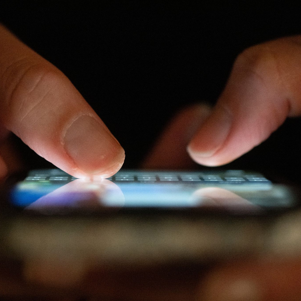 Am 3. April laufen die aktuellen Regeln zur «Chatkontrolle» aus. (Symbolbild) - Foto: Sebastian Kahnert/dpa