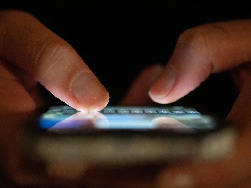 Am 3. April laufen die aktuellen Regeln zur «Chatkontrolle» aus. (Symbolbild) - Foto: Sebastian Kahnert/dpa