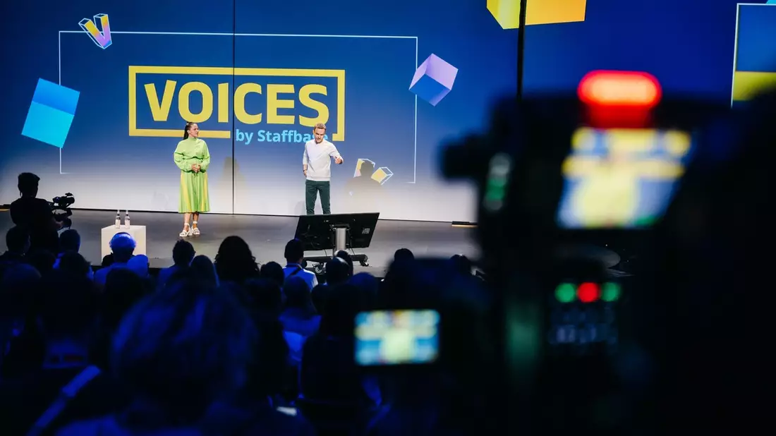 Zwischen Chatbot und Vertrauen: VOICES-Konferenz 2026 von Staffbase diskutiert die KI-Transformation der Mitarbeiterführung - Bild: presseportal.de