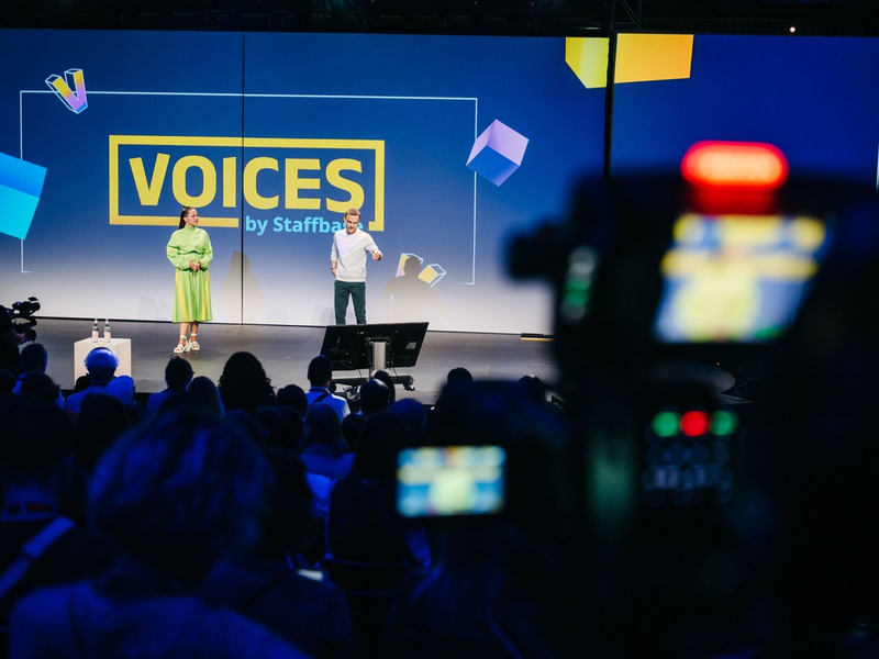 Zwischen Chatbot und Vertrauen: VOICES-Konferenz 2026 von Staffbase diskutiert die KI-Transformation der Mitarbeiterführung - Foto: presseportal.de