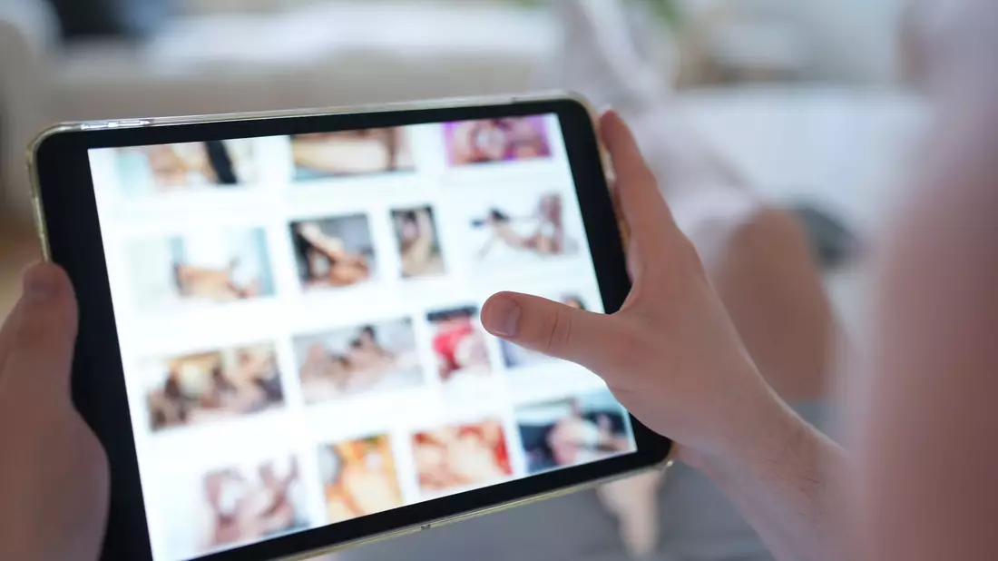 Die Abgeordneten wollen Opfer digitaler Gewalt schützen. (Symbolbild) - Bild: Marcus Brandt/dpa