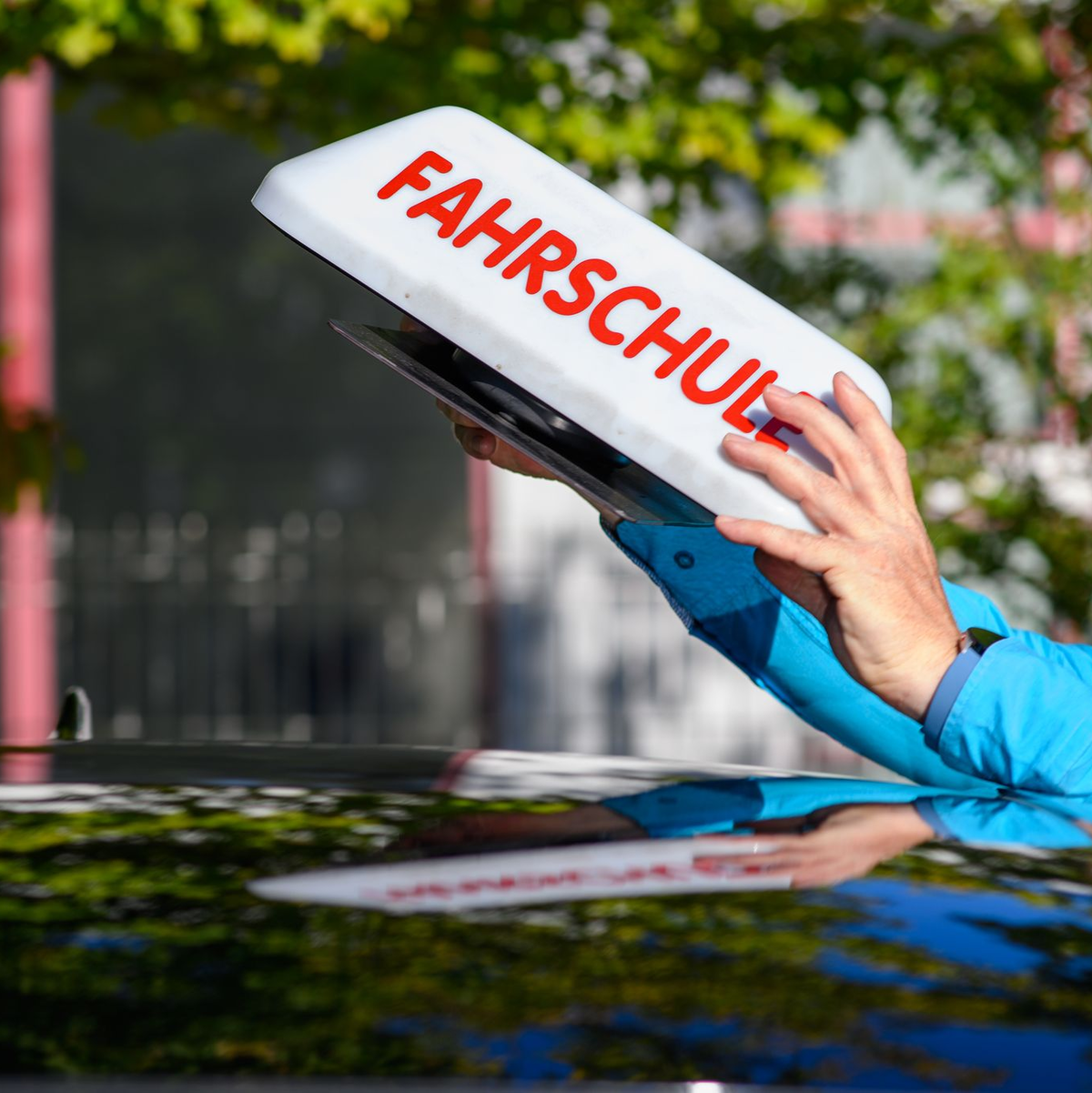 Ab 1. Januar 2027 sollen die neuen Regeln für den Führerschein gelten - so zumindest der Wunsch von Bundesverkehrsminister Patrick Schnieder (CDU). - Foto: Klaus-Dietmar Gabbert/dpa