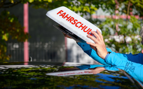 Ab 1. Januar 2027 sollen die neuen Regeln für den Führerschein gelten - so zumindest der Wunsch von Bundesverkehrsminister Patrick Schnieder (CDU). - Foto: Klaus-Dietmar Gabbert/dpa