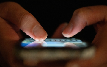 Mehrere Apps und Anbieter nutzen die Ausnahme von den europäischen Datenschutzregeln, etwa Microsoft, LinkedIn oder Google. (Symbolbild) - Foto: Sebastian Kahnert/dpa