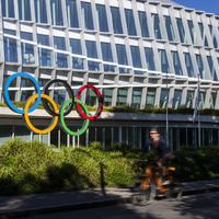 Das IOC fordert Geschlechtstests von allen Sportlerinnen für die Teilnahme an internationalen Wettbewerben. (Archivbild) - Foto: Martial Trezzini/KEYSTONE/dpa