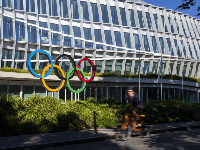 Das IOC fordert Geschlechtstests von allen Sportlerinnen für die Teilnahme an internationalen Wettbewerben. (Archivbild) - Foto: Martial Trezzini/KEYSTONE/dpa