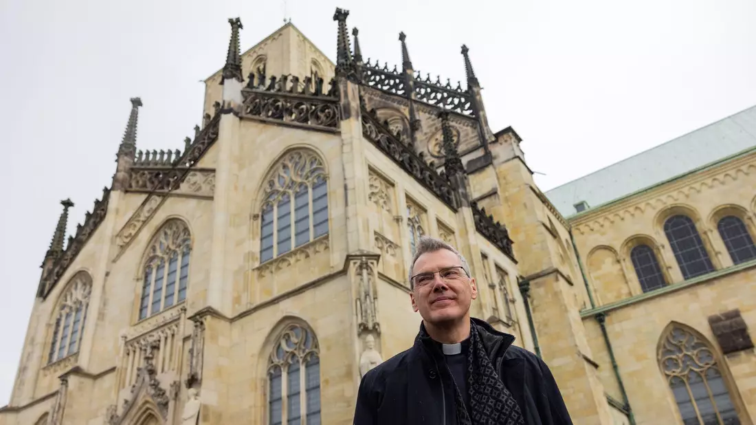 Heiner Wilmer wird ab Sommer neuer Bischof in Münster. Am Donnerstag wurde er im Dom vorgestellt. - Bild: Rolf Vennenbernd/dpa