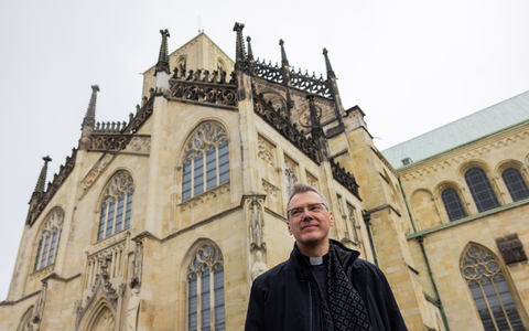 Heiner Wilmer wird ab Sommer neuer Bischof in Münster. Am Donnerstag wurde er im Dom vorgestellt. - Foto: Rolf Vennenbernd/dpa