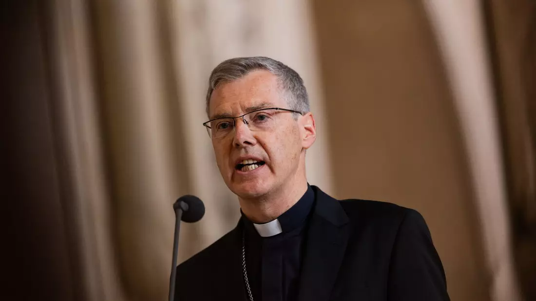 Bei seiner ersten Rede im Dom vor den Gläubigen: Heiner Wilmer. - Bild: Rolf Vennenbernd/dpa