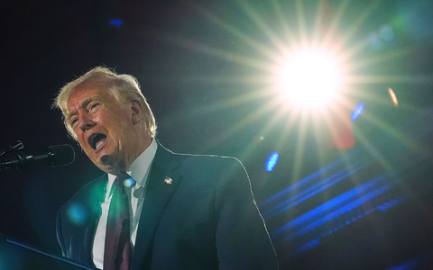 US-Präsident Donald Trump droht dem Iran. - Foto: Julia Demaree Nikhinson/AP/dpa