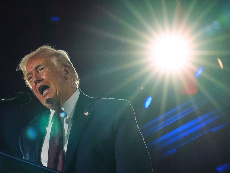 US-Präsident Donald Trump droht dem Iran. - Foto: Julia Demaree Nikhinson/AP/dpa