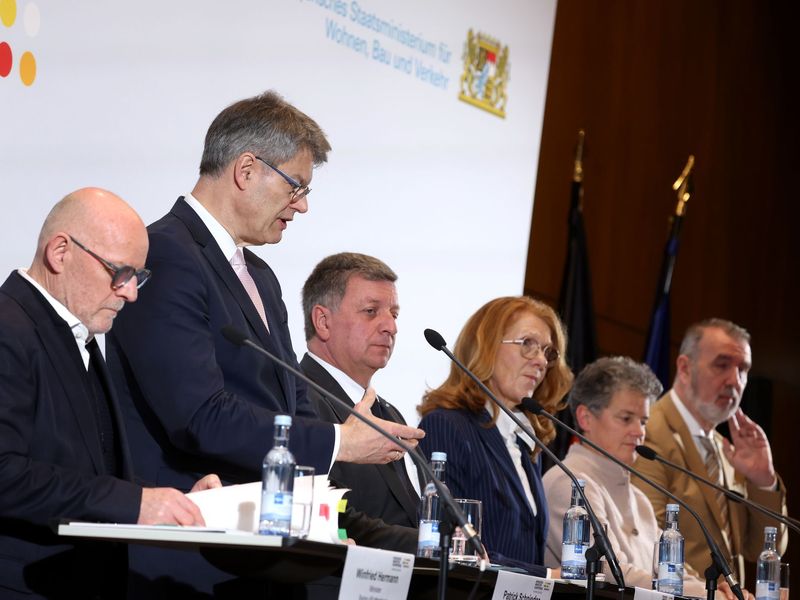 Bei den Verkehrsministern gab es viel Konsens - aber auch strittige Themen. - Foto: Karl-Josef Hildenbrand/dpa