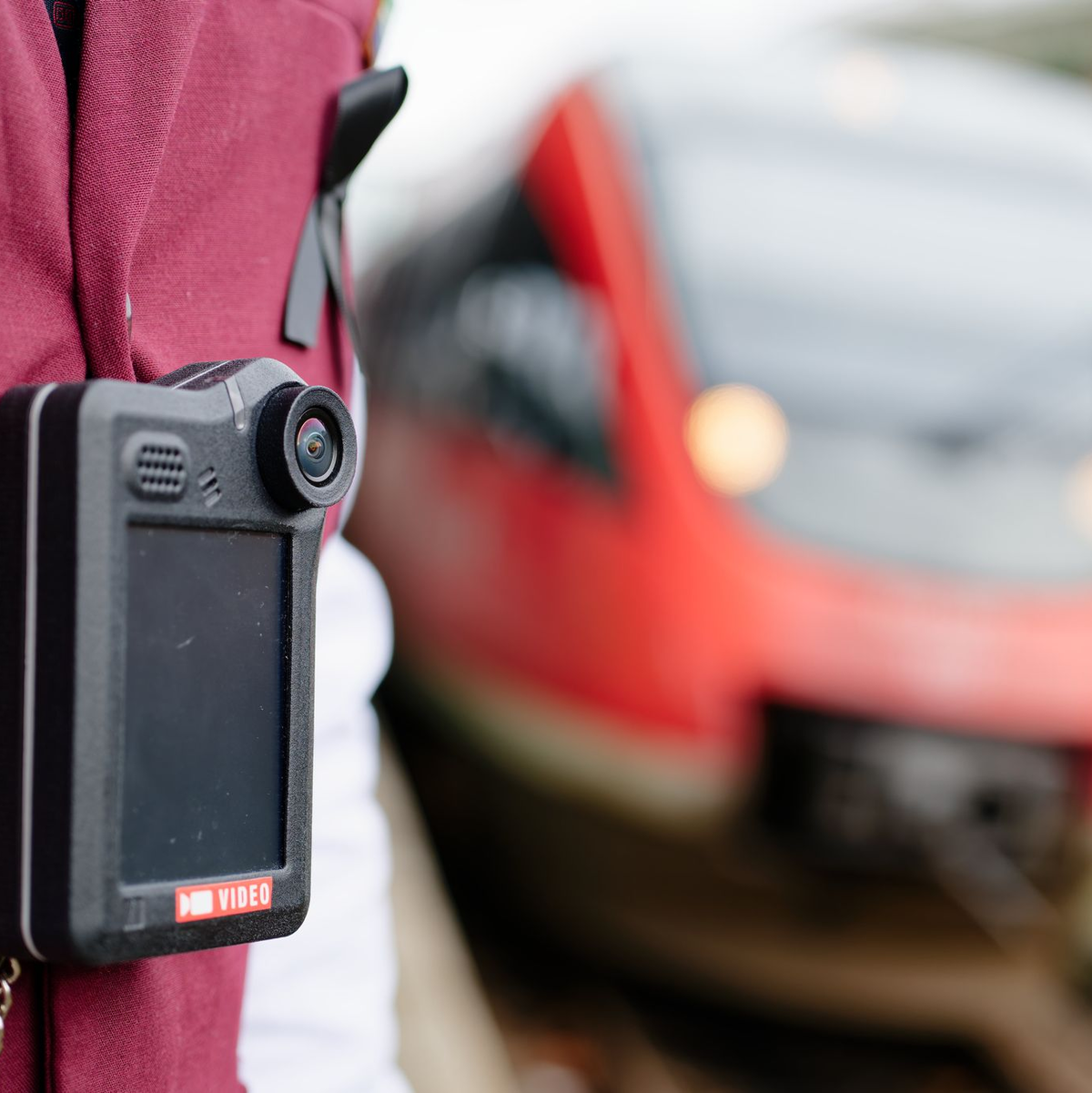 Der Schutz von Bahn-Mitarbeitern soll verbessert werden. - Foto: Uwe Anspach/dpa