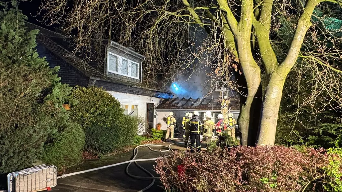 Feuerwehr Kalkar: Garagenbrand in Kalkar - Bild: presseportal.de