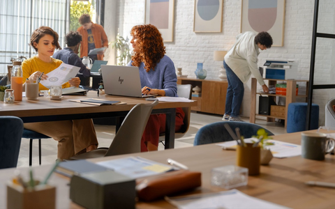 HP bringt KI in den Arbeitsalltag: Neue Innovationen für produktiveres Arbeiten - Foto: presseportal.de