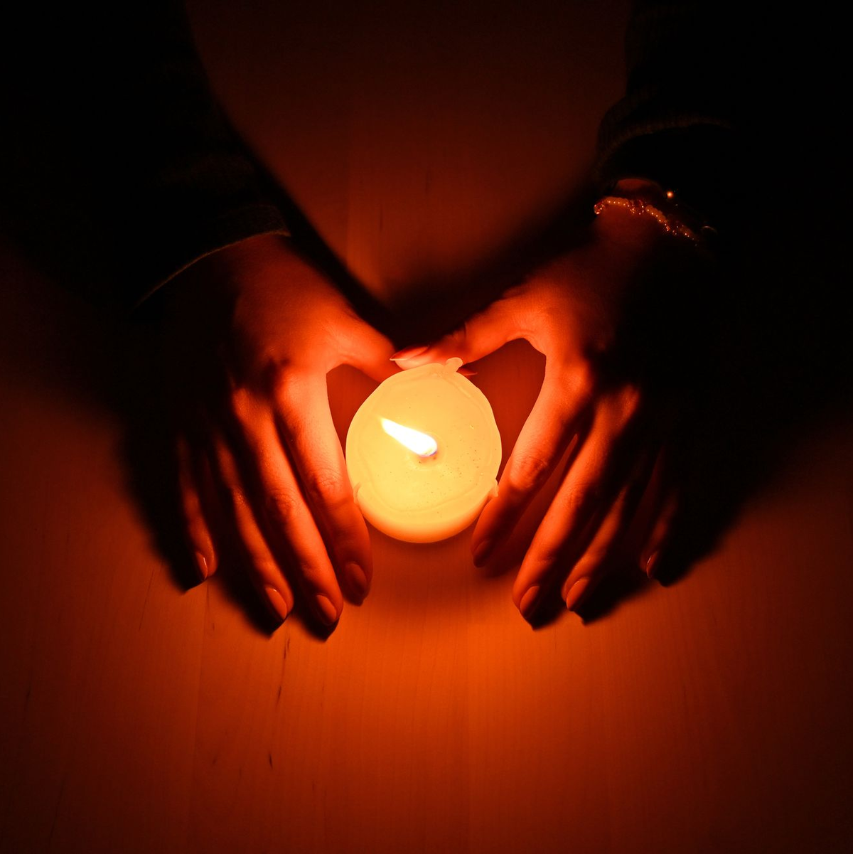 In Deutschland ist aktive Sterbehilfe verboten. (Symbolbild) - Foto: Elisa Schu/dpa