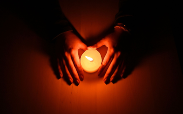 In Deutschland ist aktive Sterbehilfe verboten. (Symbolbild) - Foto: Elisa Schu/dpa