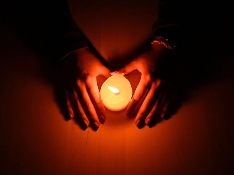 In Deutschland ist aktive Sterbehilfe verboten. (Symbolbild) - Foto: Elisa Schu/dpa