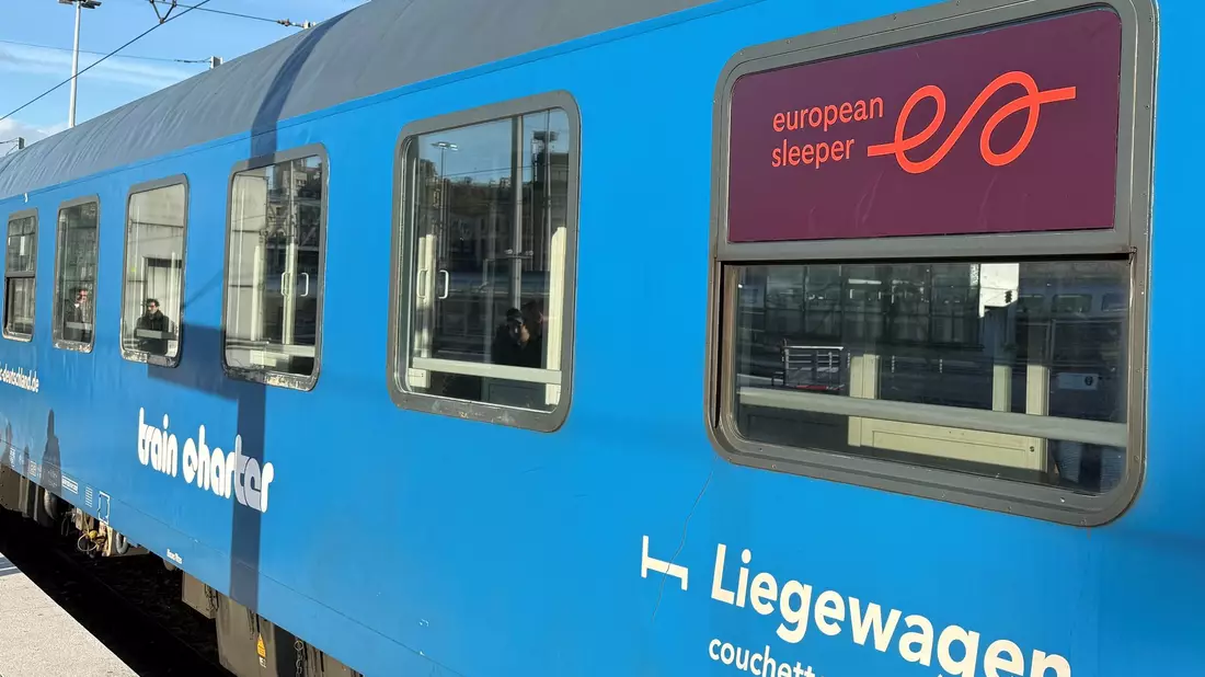 Der neue Nachtzug wird von dem niederländisch-belgischen Unternehmen European Sleeper eingesetzt. - Bild: Michael Evers/dpa