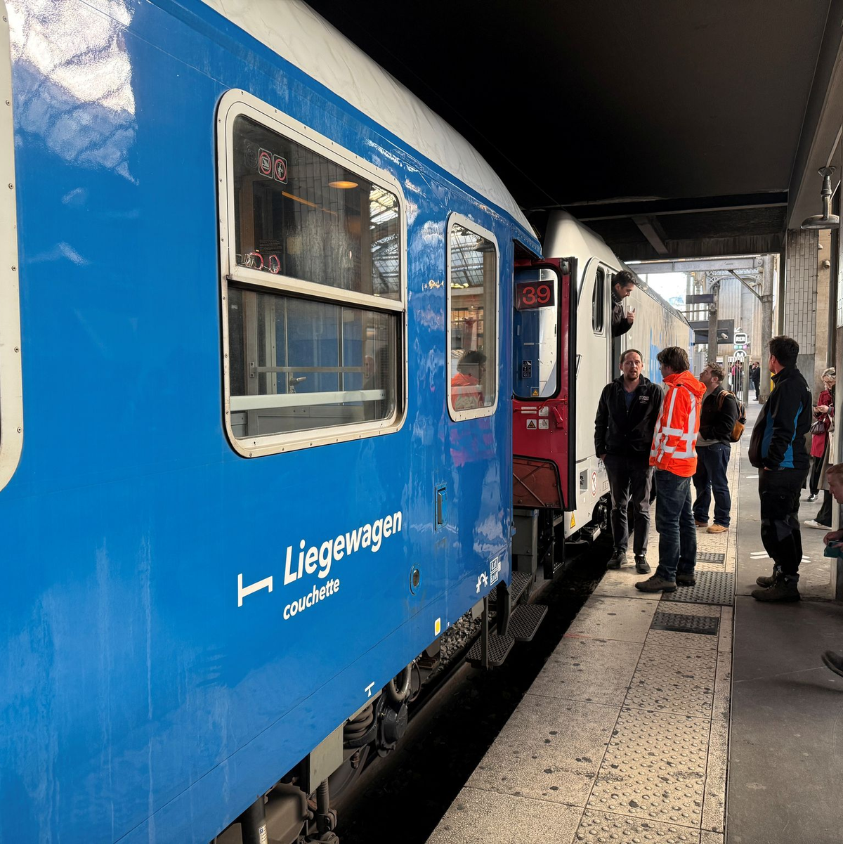 Der neue Nachtzug pendelt dreimal in der Woche zwischen Paris und Berlin. - Foto: Michael Evers/dpa