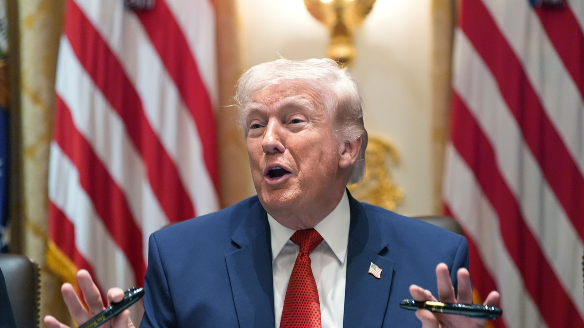 Trump hatte dem Iran mit Angriffen auf Kraftwerke gedroht.  - Foto: Alex Brandon/AP/dpa