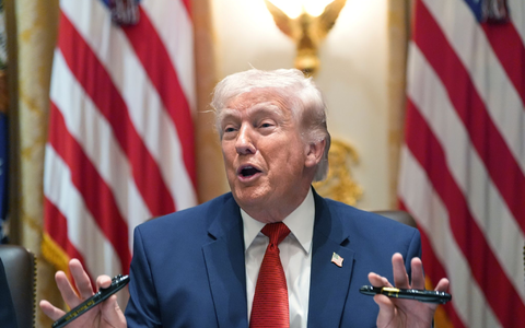 Trump hatte dem Iran mit Angriffen auf Kraftwerke gedroht.  - Foto: Alex Brandon/AP/dpa