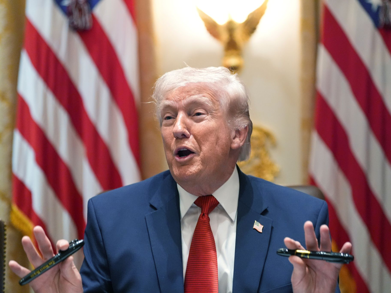 Trump hatte dem Iran mit Angriffen auf Kraftwerke gedroht.  - Foto: Alex Brandon/AP/dpa