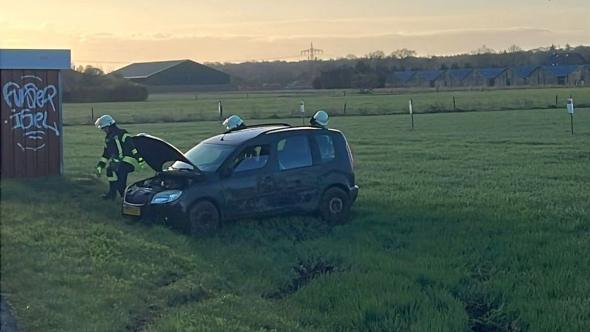 FW Sonsbeck: Person eingeklemmt - Foto: presseportal.de