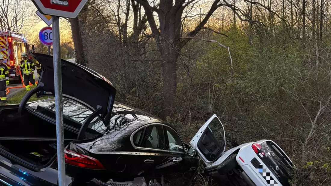 FW-Schermbeck: Verkehrsunfall im Kreuzungsbereich - Bild: presseportal.de