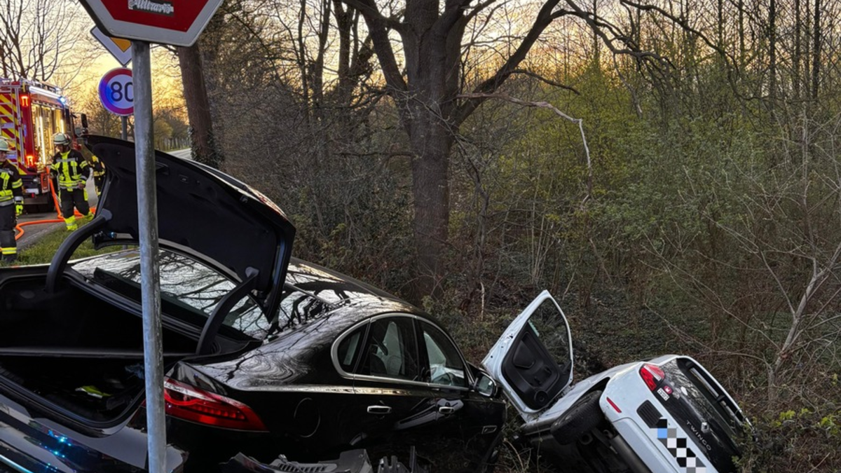 FW-Schermbeck: Verkehrsunfall im Kreuzungsbereich - Foto: presseportal.de