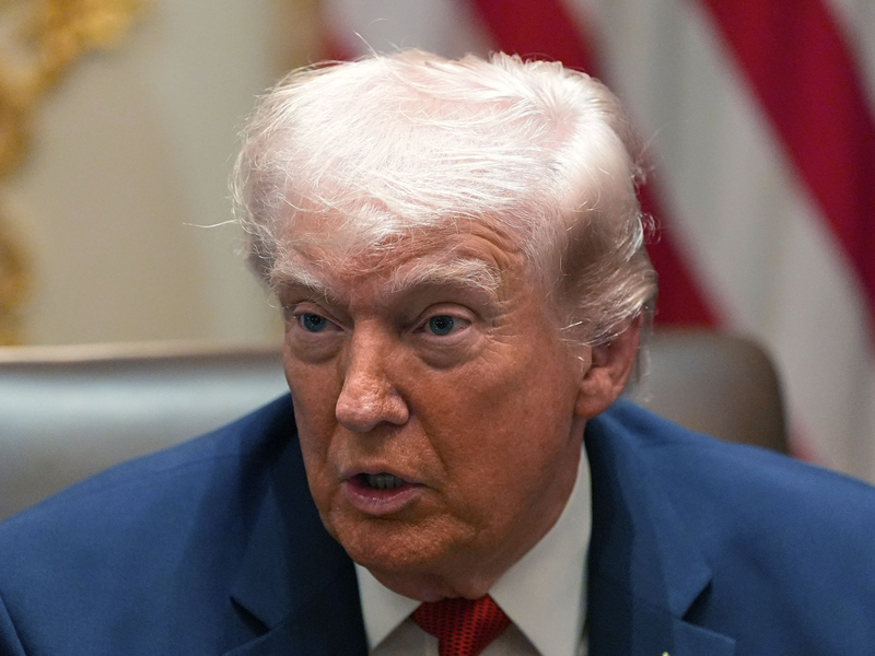 Trump hat mit der Zerstörung iranischer Kraftwerke gedroht. - Foto: Alex Brandon/AP