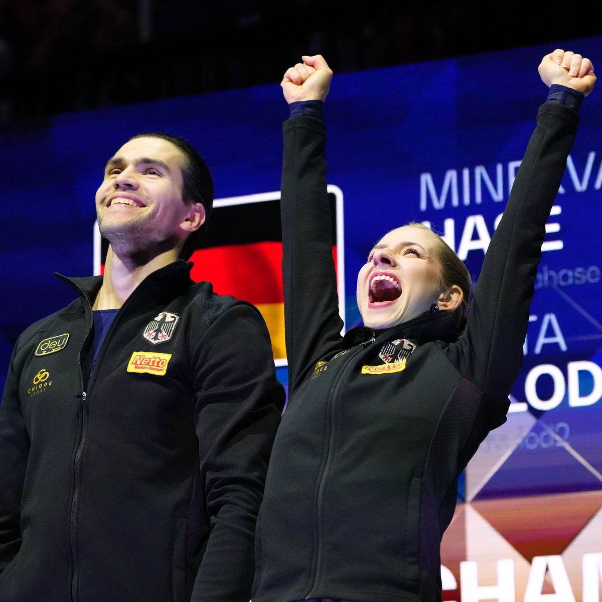 Minerva Hase (r) und Nikita Volodin jubelten ausgelassen über den WM-Titel. - Foto: Petr David Josek/AP/dpa