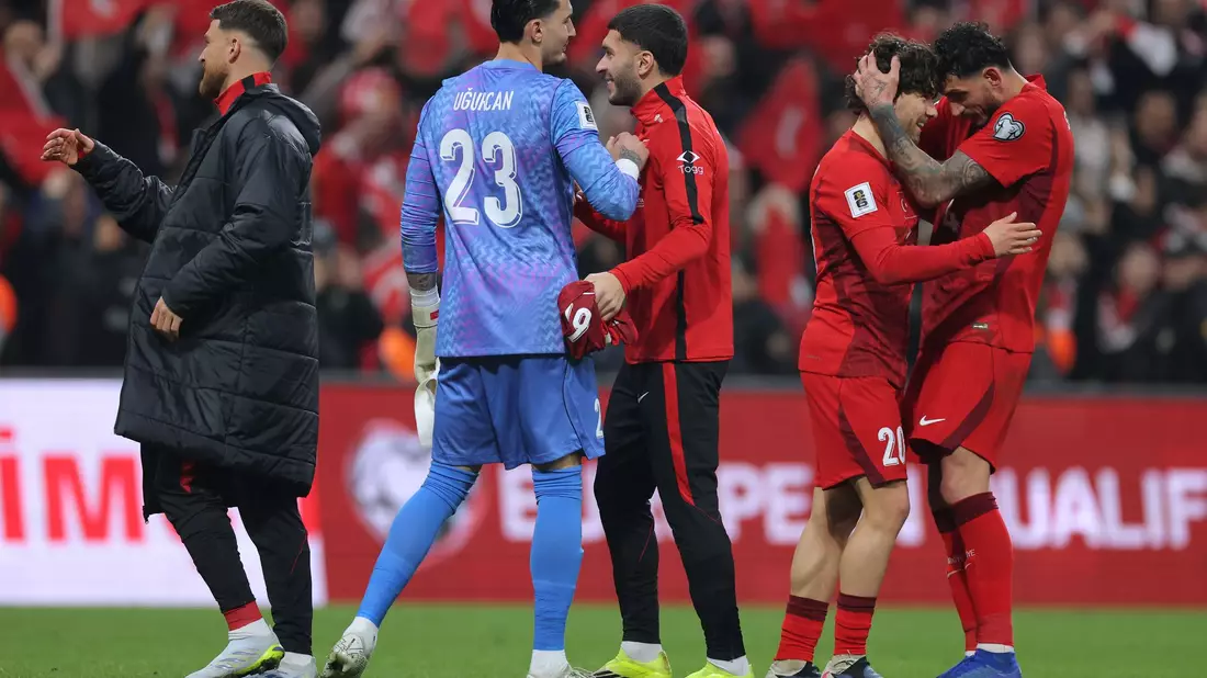 Die Türkei machte mit dem Sieg gegen Rumänien einen Schritt Richtung WM-Teilnahme. - Bild: Uncredited/AP/dpa